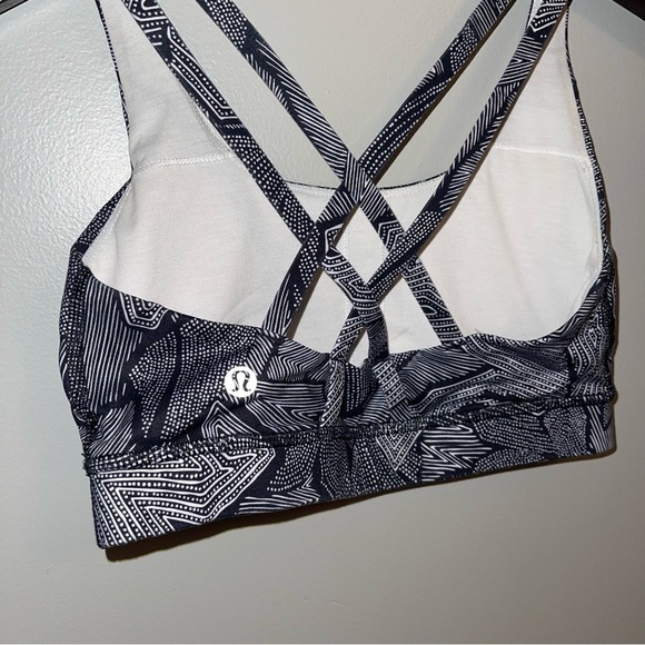 Lululemon Energy Sports Bra Women's Size 4 US White‎ Black Patterned Stretch - Picture 10 of 11